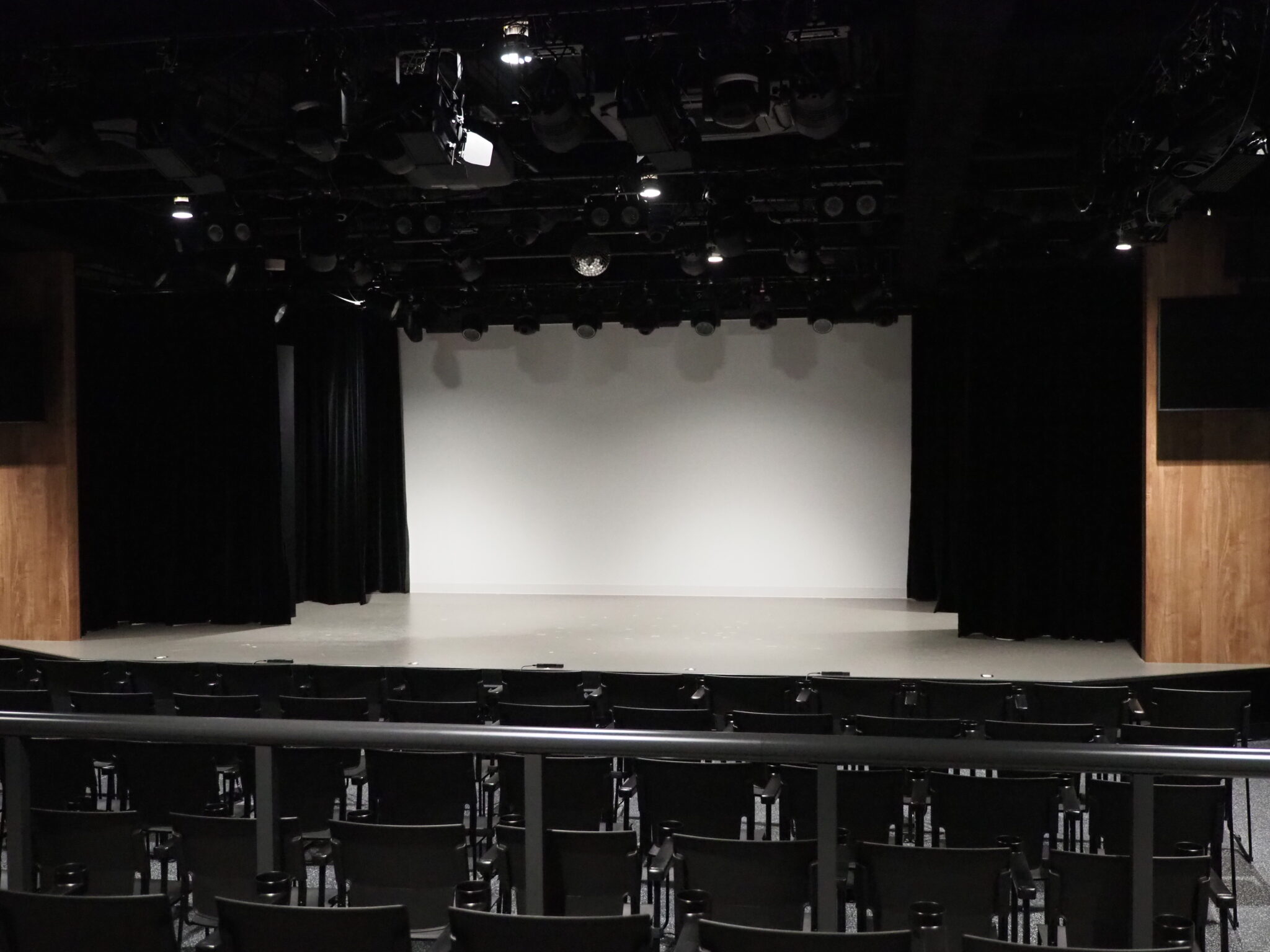 大阪に誕生した新劇場「よしもと道頓堀シアター」潜入レポート！東西を結ぶ、芸人たちの